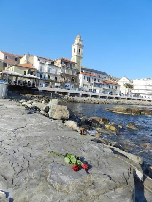 Apartamento Sea View, In The Old Town Santo Stefano Al Mare Exterior foto